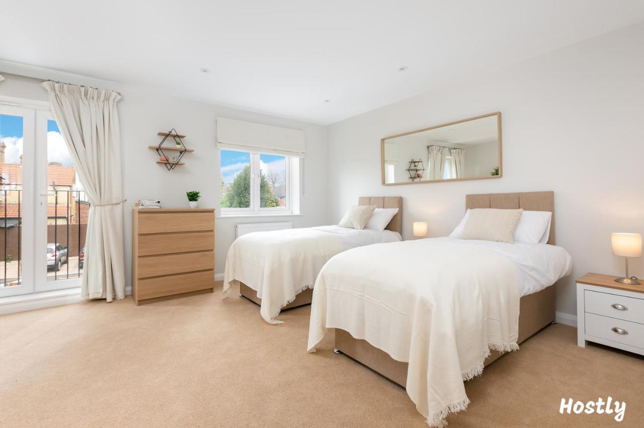 Turtle And Rabbit - Comfortable And Spacious * Slough