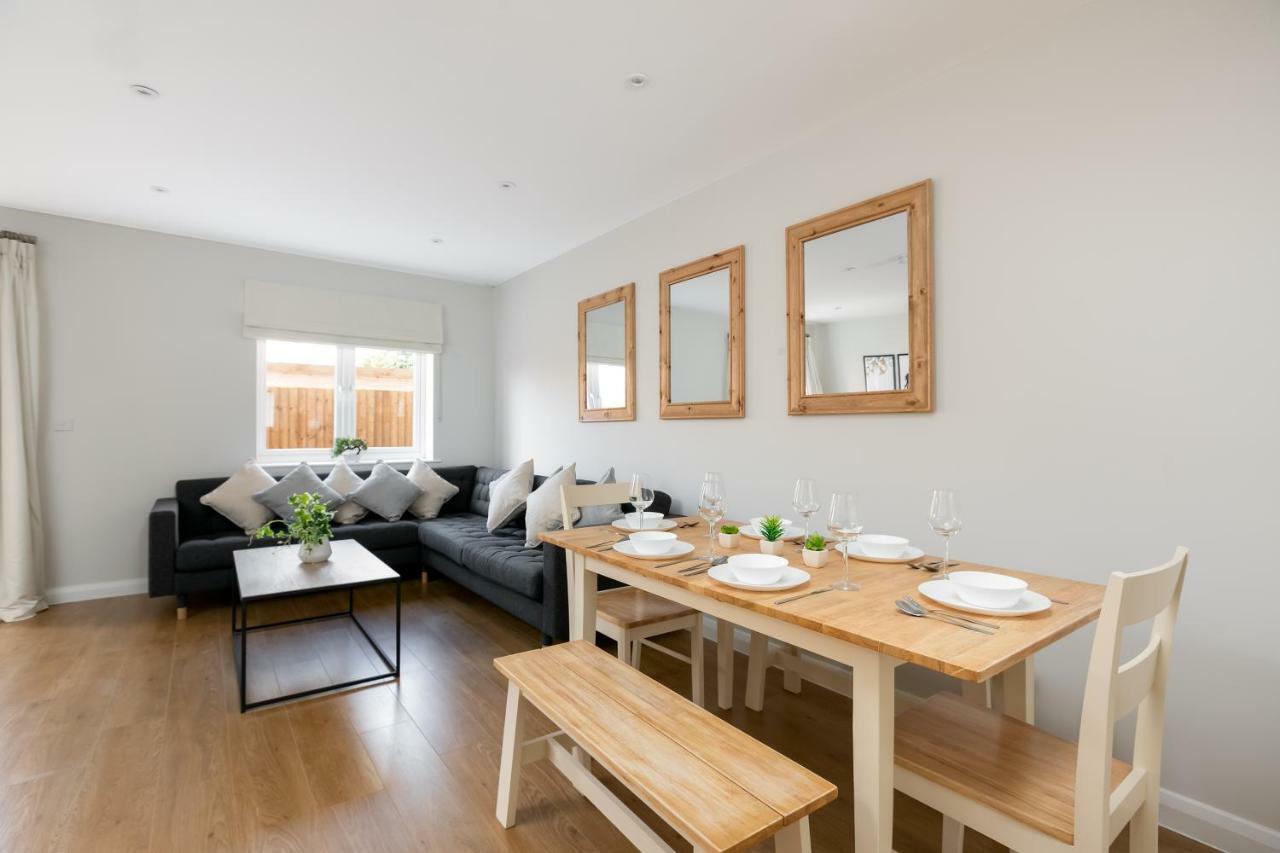 Turtle And Rabbit - Comfortable And Spacious * Slough