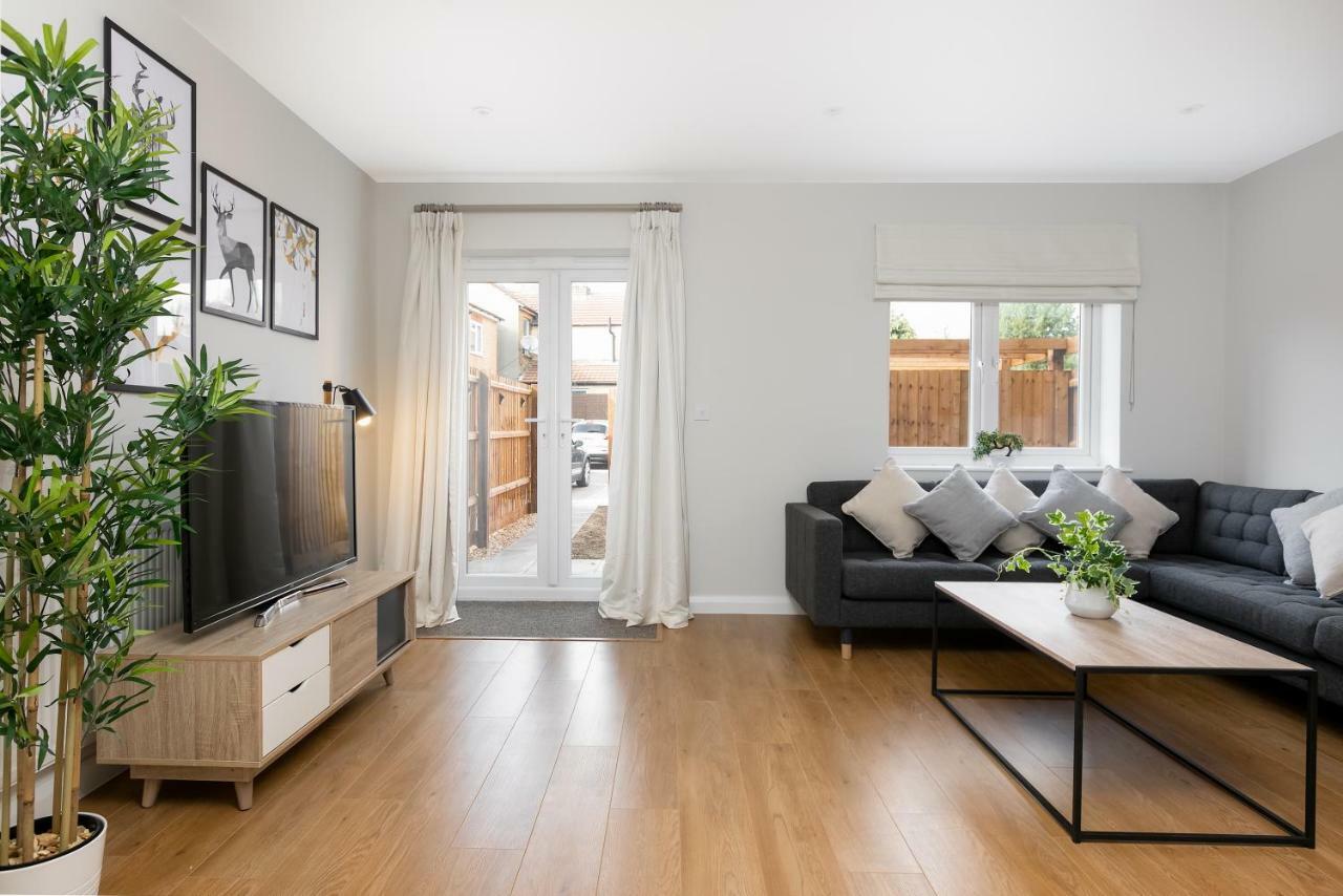 Turtle And Rabbit - Comfortable And Spacious Apartment Slough